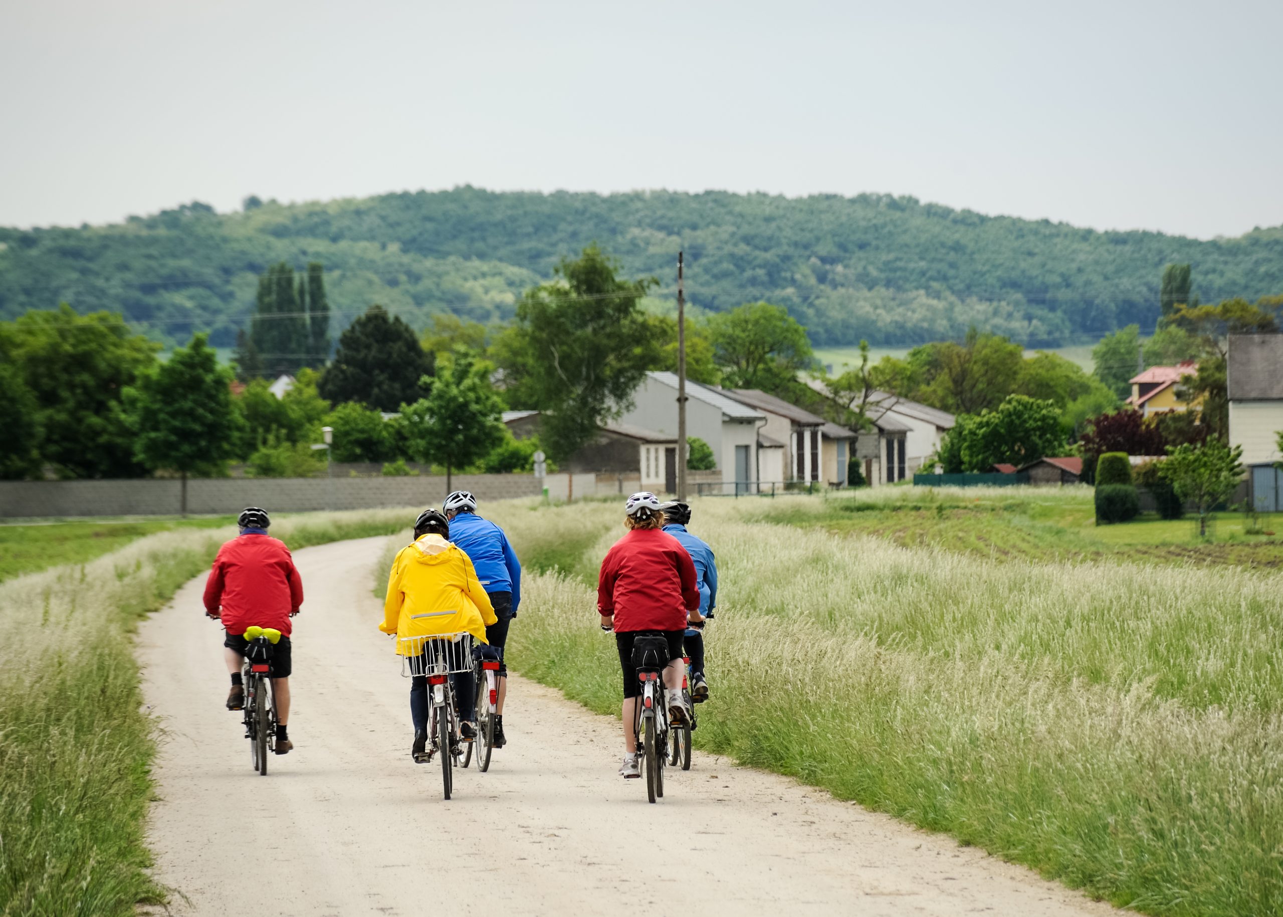 Menschen in der Pension beim Radfahren